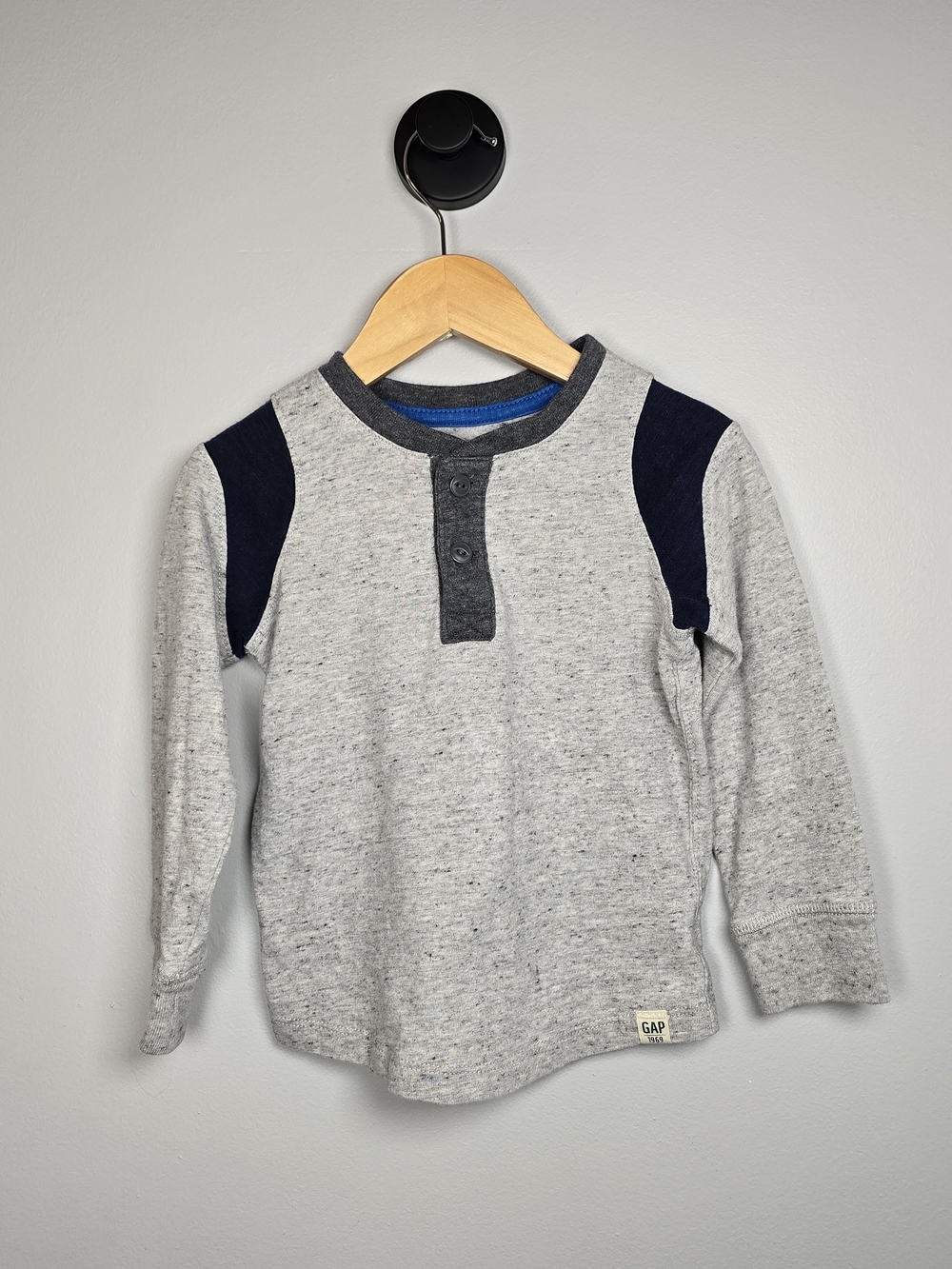 GAP Heather Gray Long-Sleeve Henley with Navy Shoulder Panels